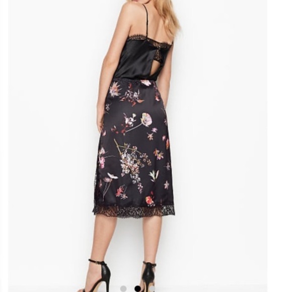 VICTORIA'S SECRET VERY SEXY SATIN SLIP SKIRT - Picture 4 of 6